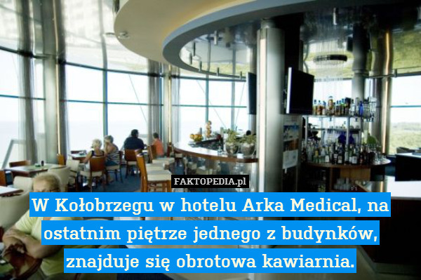 W Kołobrzegu w hotelu Arka Medical, na ostatnim piętrze jednego z budynków, znajduje się obrotowa kawiarnia. 