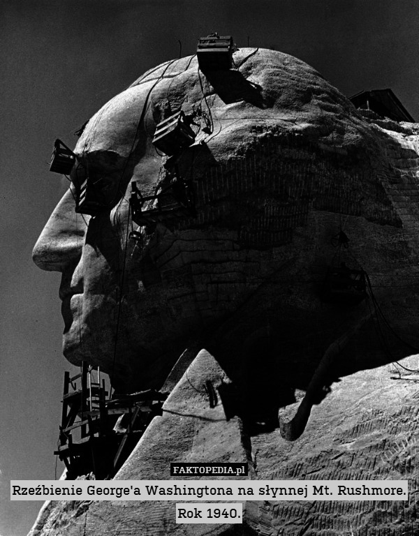 Rzeźbienie George&apos;a Washingtona na słynnej Mt. Rushmore.
Rok 1940. 