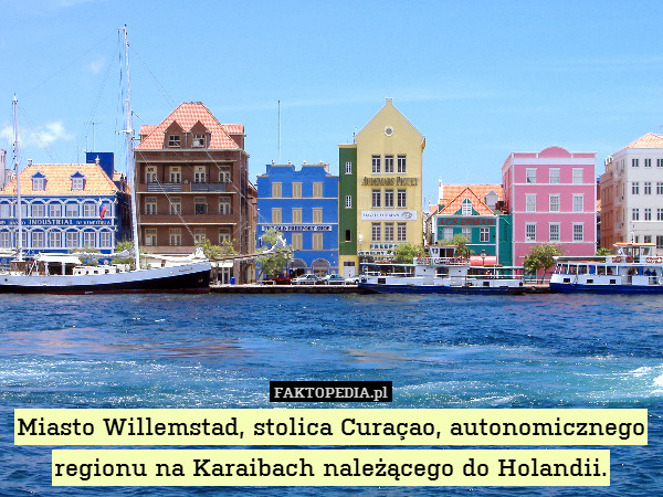 Miasto Willemstad, stolica Curaçao, autonomicznego regionu na Karaibach należącego do Holandii. 