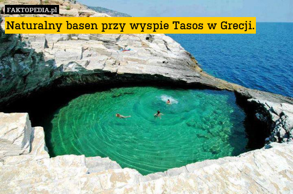Naturalny basen przy wyspie Tasos w Grecji. 