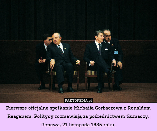 Pierwsze oficjalne spotkanie Michaiła Gorbaczowa z Ronaldem Reaganem. Politycy rozmawiają za pośrednictwem tłumaczy.
Genewa, 21 listopada 1985 roku. 