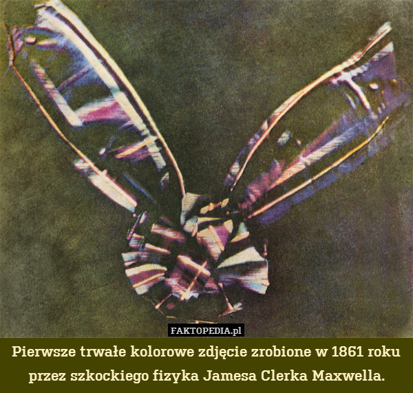 Pierwsze trwałe kolorowe zdjęcie zrobione w 1861 roku przez szkockiego fizyka Jamesa Clerka Maxwella. 