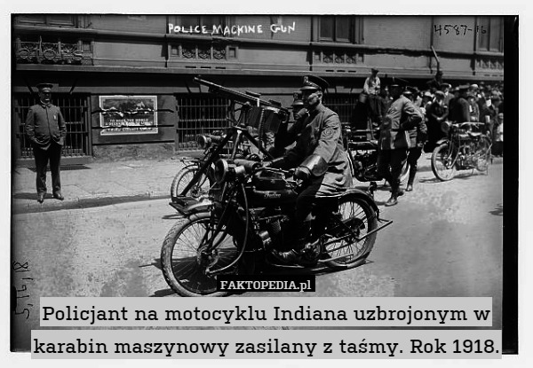 Policjant na motocyklu Indiana uzbrojonym w karabin maszynowy zasilany z taśmy. Rok 1918. 