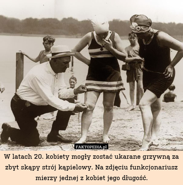 W latach 20. kobiety mogły zostać ukarane grzywną za zbyt skąpy strój kąpielowy. Na zdjęciu funkcjonariusz mierzy jednej z kobiet jego długość. 