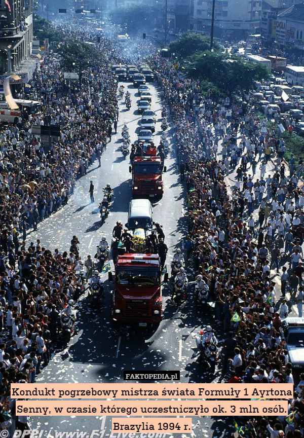Kondukt pogrzebowy mistrza świata Formuły 1 Ayrtona Senny, w czasie którego uczestniczyło ok. 3 mln osób. Brazylia 1994 r. 