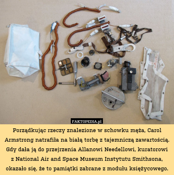 Porządkując rzeczy znalezione w schowku męża, Carol Armstrong natrafiła na białą torbę z tajemniczą zawartością. Gdy dała ją do przejrzenia Allanowi Needellowi, kuratorowi
z National Air and Space Museum Instytutu Smithsona, okazało się, że to pamiątki zabrane z modułu księżycowego. 
