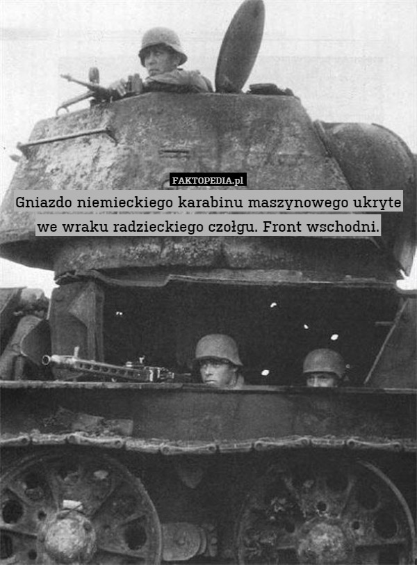 Gniazdo niemieckiego karabinu maszynowego ukryte we wraku radzieckiego czołgu. Front wschodni. 