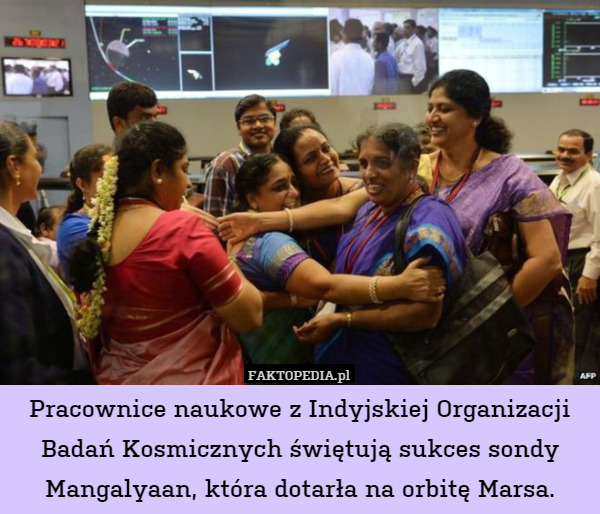 Pracownice naukowe z Indyjskiej Organizacji Badań Kosmicznych świętują sukces sondy Mangalyaan, która dotarła na orbitę Marsa. 