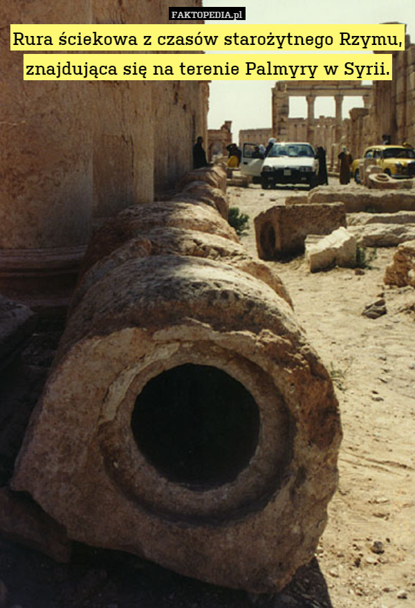 Rura ściekowa z czasów starożytnego Rzymu, znajdująca się na terenie Palmyry w Syrii. 