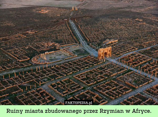Ruiny miasta zbudowanego przez Rzymian w Afryce. 