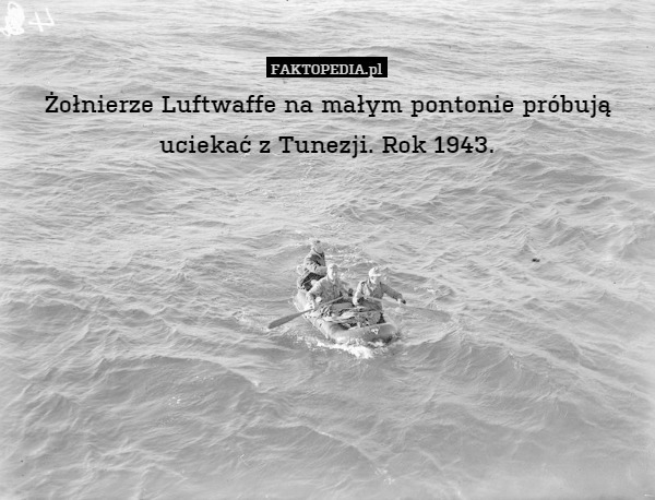 Żołnierze Luftwaffe na małym pontonie próbują uciekać z Tunezji. Rok 1943. 