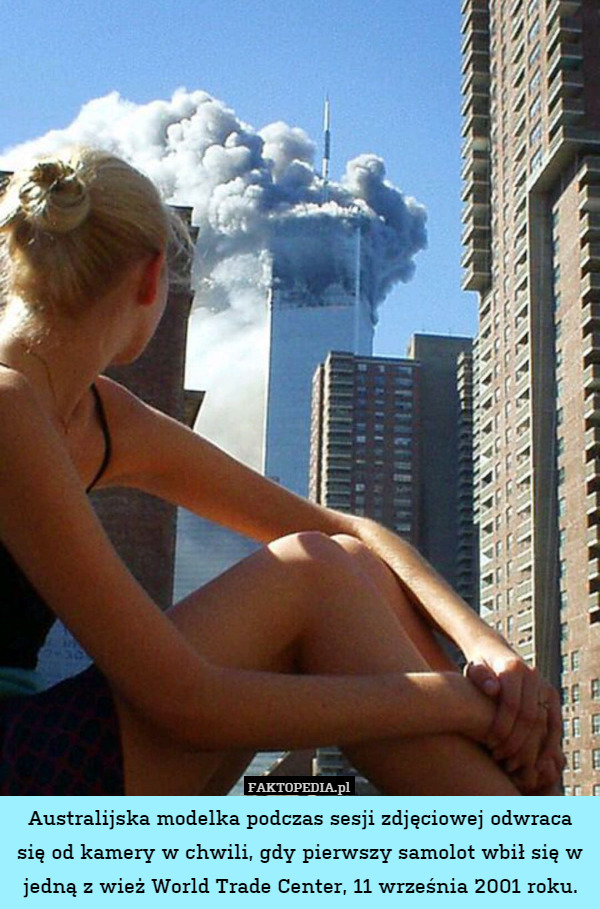 Australijska modelka podczas sesji zdjęciowej odwraca się od kamery w chwili, gdy pierwszy samolot wbił się w jedną z wież World Trade Center, 11 września 2001 roku. 