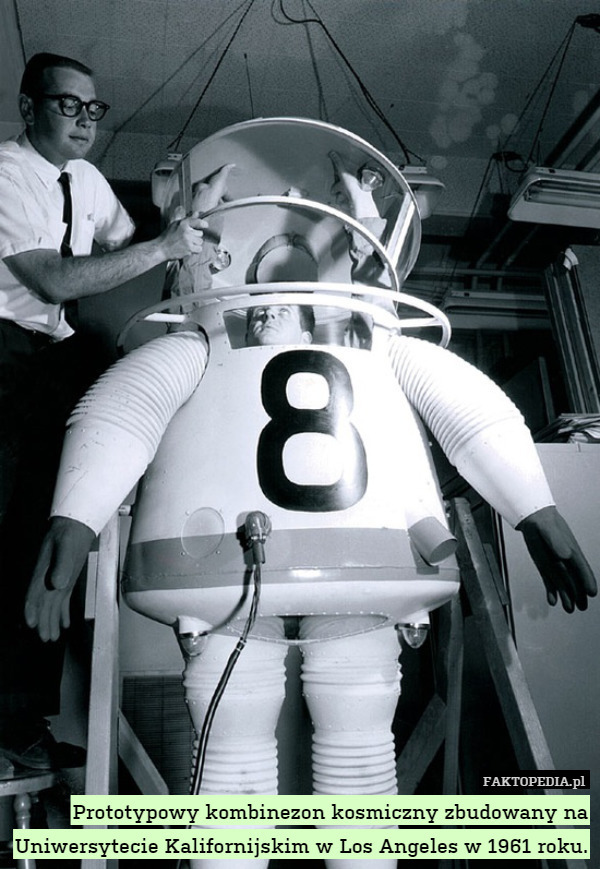 Prototypowy kombinezon kosmiczny zbudowany na Uniwersytecie Kalifornijskim w Los Angeles w 1961 roku. 