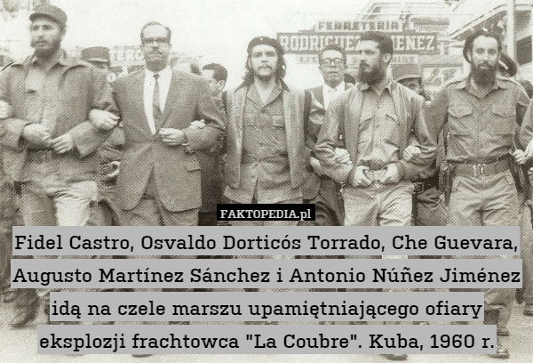 Fidel Castro, Osvaldo Dorticós Torrado, Che Guevara, Augusto Martínez Sánchez i Antonio Núñez Jiménez idą na czele marszu upamiętniającego ofiary eksplozji frachtowca "La Coubre". Kuba, 1960 r. 