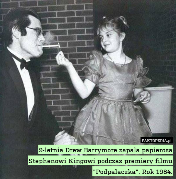 9-letnia Drew Barrymore zapala papierosa Stephenowi Kingowi podczas premiery filmu "Podpalaczka". Rok 1984. 