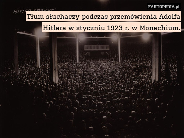Tłum słuchaczy podczas przemówienia Adolfa Hitlera w styczniu 1923 r. w Monachium. 