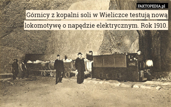 Górnicy z kopalni soli w Wieliczce testują nową lokomotywę o napędzie elektrycznym. Rok 1910. 