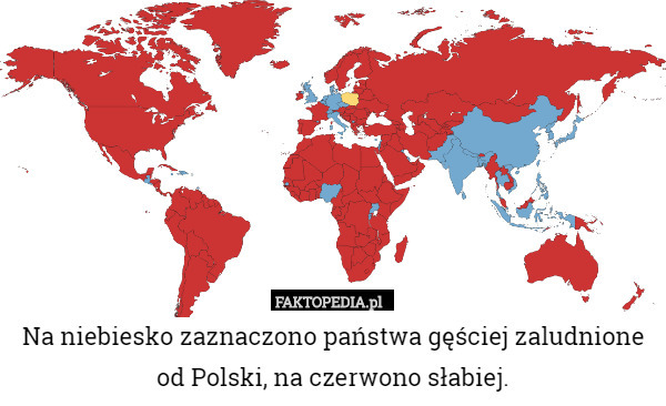 Na niebiesko zaznaczono państwa gęściej zaludnione od Polski, na czerwono słabiej. 