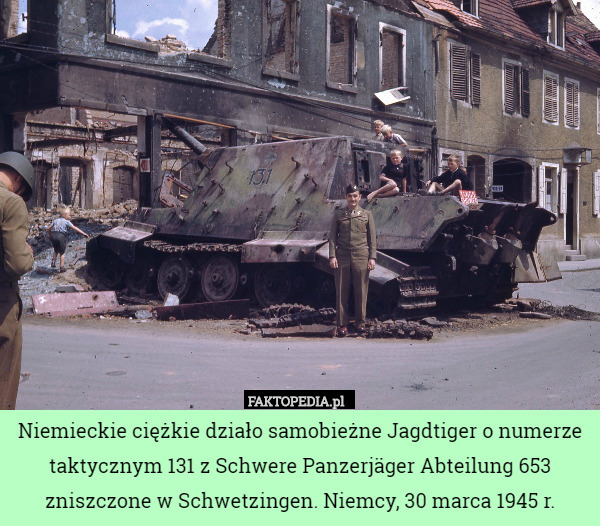 Niemieckie ciężkie działo samobieżne Jagdtiger o numerze taktycznym 131 z Schwere Panzerjäger Abteilung 653 zniszczone w Schwetzingen. Niemcy, 30 marca 1945 r. 