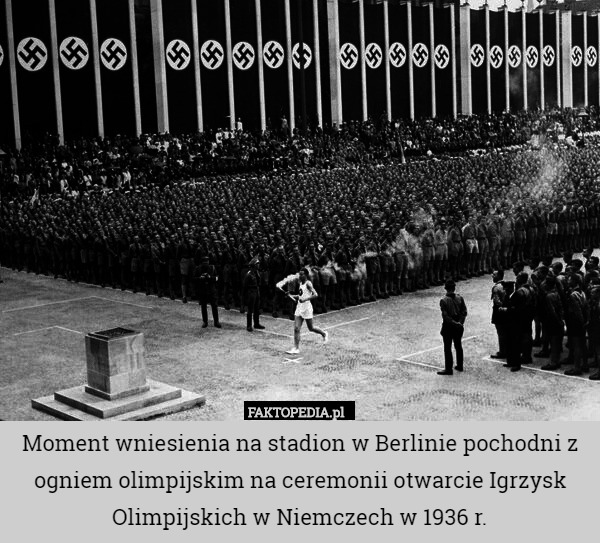 Moment wniesienia na stadion w Berlinie pochodni z ogniem olimpijskim na ceremonii otwarcie Igrzysk Olimpijskich w Niemczech w 1936 r. 