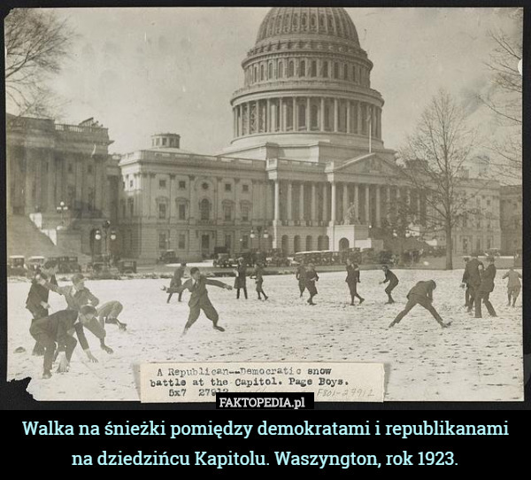 Walka na śnieżki pomiędzy demokratami i republikanami na dziedzińcu Kapitolu. Waszyngton, rok 1923. 