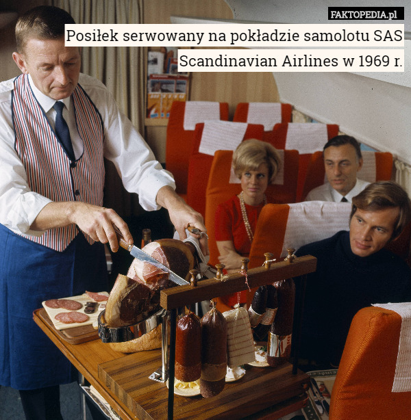 Posiłek serwowany na pokładzie samolotu SAS Scandinavian Airlines w 1969 r. 