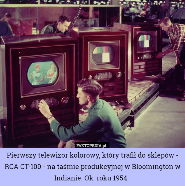 Pierwszy telewizor kolorowy, który trafił do sklepów - RCA CT-100 - na taśmie produkcyjnej w Bloomington w Indianie. Ok. roku 1954. 