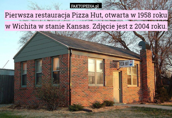 Pierwsza restauracja Pizza Hut, otwarta w 1958 roku w Wichita w stanie Kansas. Zdjęcie jest z 2004 roku. 