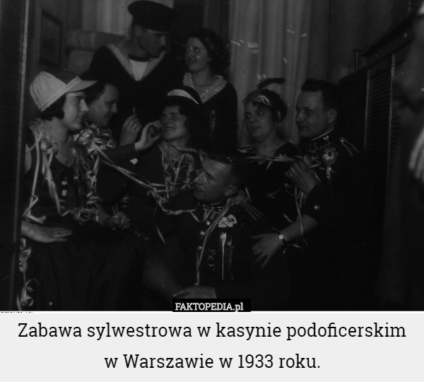 Zabawa sylwestrowa w kasynie podoficerskim w Warszawie w 1933 roku. 
