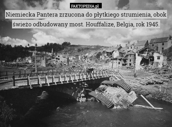 Niemiecka Pantera zrzucona do płytkiego strumienia, obok świeżo odbudowany most. Houffalize, Belgia, rok 1945. 