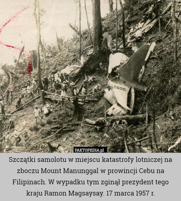 Szczątki samolotu w miejscu katastrofy lotniczej na zboczu Mount Manunggal w prowincji Cebu na Filipinach. W wypadku tym zginął prezydent tego kraju Ramon Magsaysay. 17 marca 1957 r. 