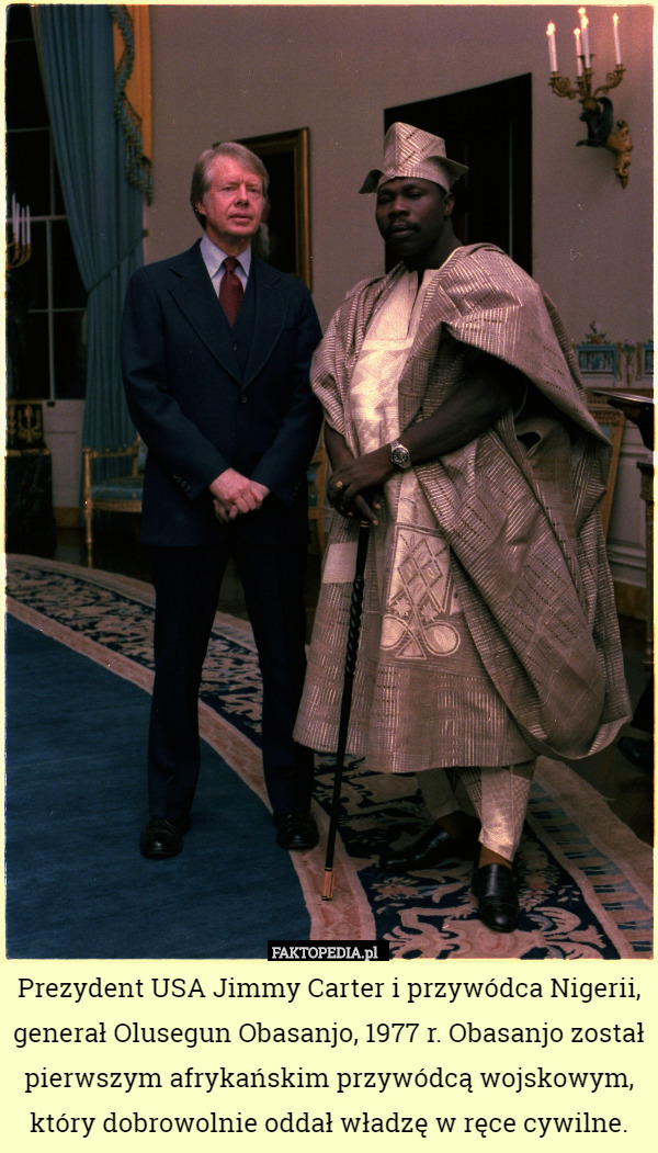 Prezydent USA Jimmy Carter i przywódca Nigerii, generał Olusegun Obasanjo, 1977 r. Obasanjo został pierwszym afrykańskim przywódcą wojskowym, który dobrowolnie oddał władzę w ręce cywilne. 