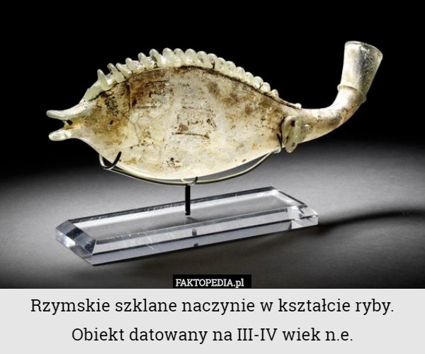 Rzymskie szklane naczynie w kształcie ryby. Obiekt datowany na III-IV wiek n.e. 