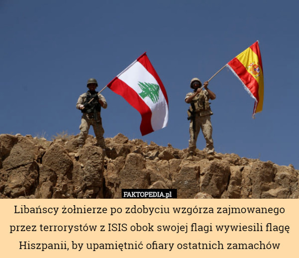 Libańscy żołnierze po zdobyciu wzgórza zajmowanego przez terrorystów z ISIS obok swojej flagi wywiesili flagę Hiszpanii, by upamiętnić ofiary ostatnich zamachów 
