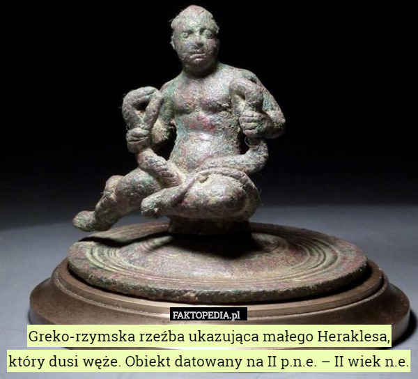 Greko-rzymska rzeźba ukazująca małego Heraklesa, który dusi węże. Obiekt datowany na II p.n.e. – II wiek n.e. 