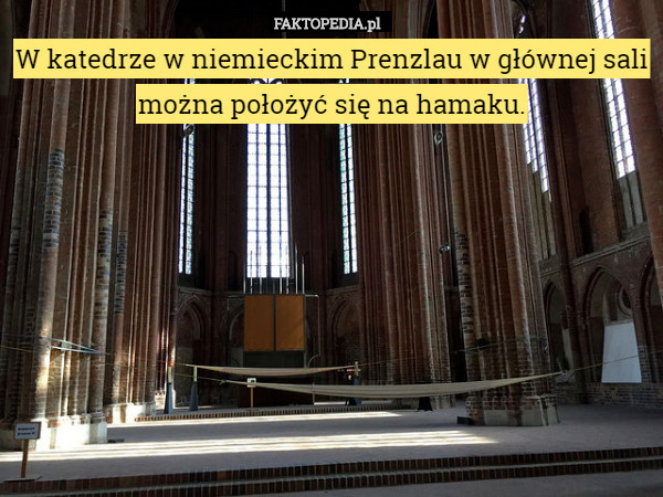 W katedrze w niemieckim Prenzlau w głównej sali można położyć się na hamaku. 