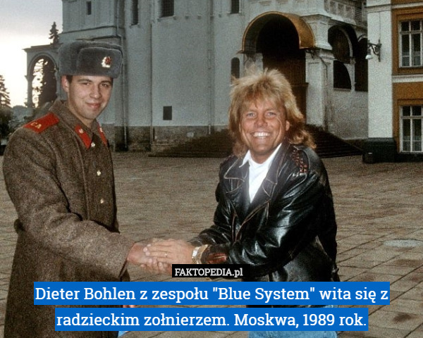Dieter Bohlen z zespołu "Blue System" wita się z radzieckim zołnierzem. Moskwa, 1989 rok. 
