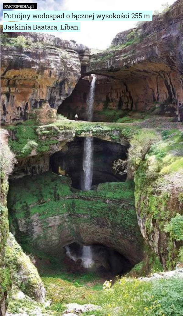 Potrójny wodospad o łącznej wysokości 255 m. Jaskinia Baatara, Liban. 