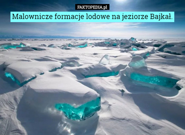 Malownicze formacje lodowe na jeziorze Bajkał. 