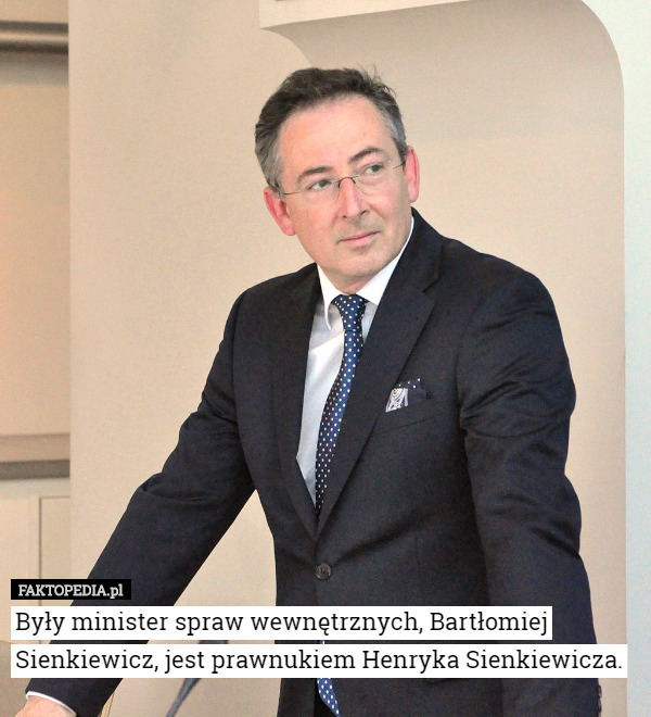 Były minister spraw wewnętrznych, Bartłomiej Sienkiewicz, jest prawnukiem Henryka Sienkiewicza. 