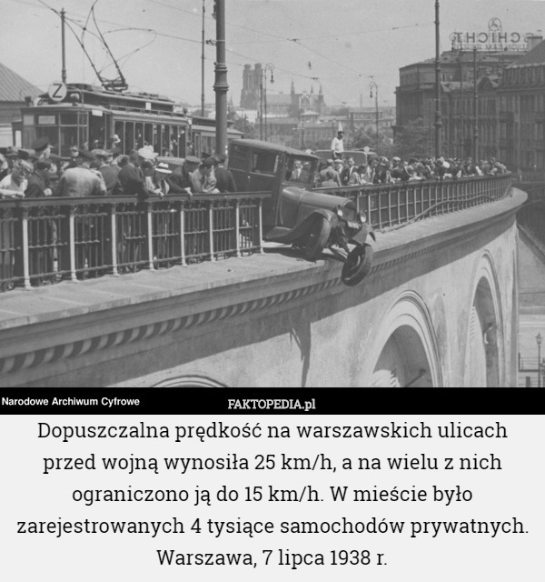 Dopuszczalna prędkość na warszawskich ulicach przed wojną wynosiła 25 km/h, a na wielu z nich ograniczono ją do 15 km/h. W mieście było zarejestrowanych 4 tysiące samochodów prywatnych.
Warszawa, 7 lipca 1938 r. 