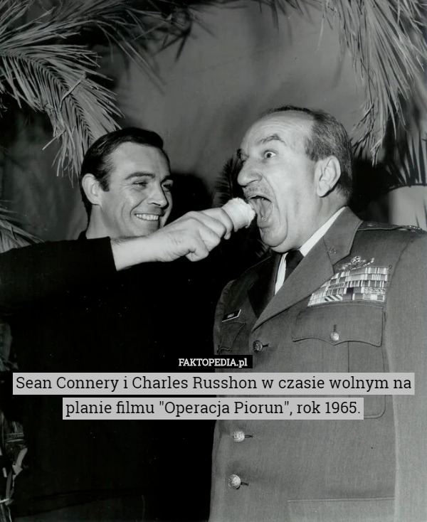 Sean Connery i Charles Russhon w czasie wolnym na planie filmu "Operacja Piorun", rok 1965. 