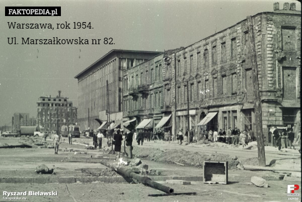 Warszawa, rok 1954.
Ul. Marszałkowska nr 82. 
