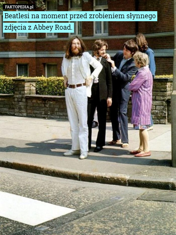 Beatlesi na moment przed zrobieniem słynnego zdjęcia z Abbey Road. 