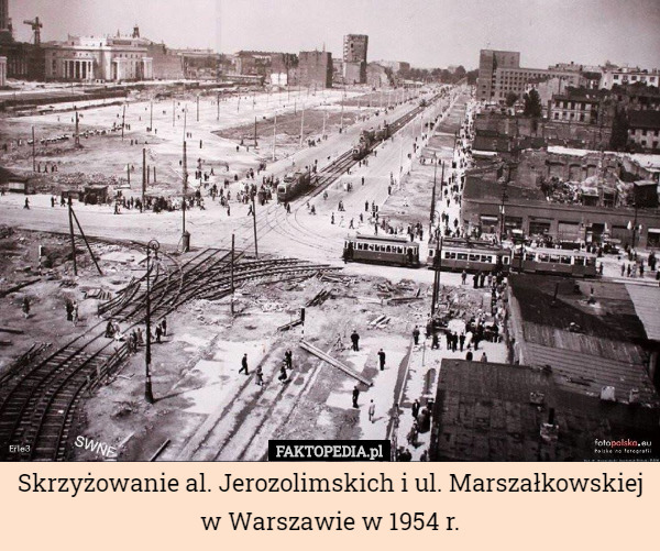 Skrzyżowanie al. Jerozolimskich i ul. Marszałkowskiej w Warszawie w 1954 r. 