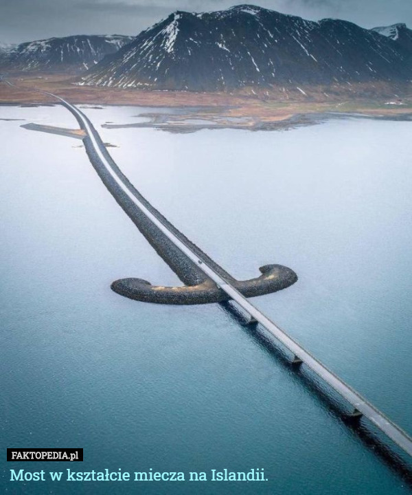 Most w kształcie miecza na Islandii. 