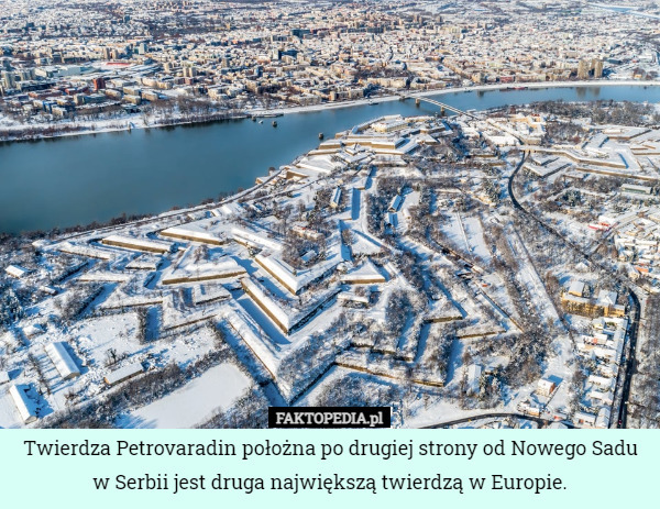 Twierdza Petrovaradin położna po drugiej strony od Nowego Sadu w Serbii jest druga największą twierdzą w Europie. 