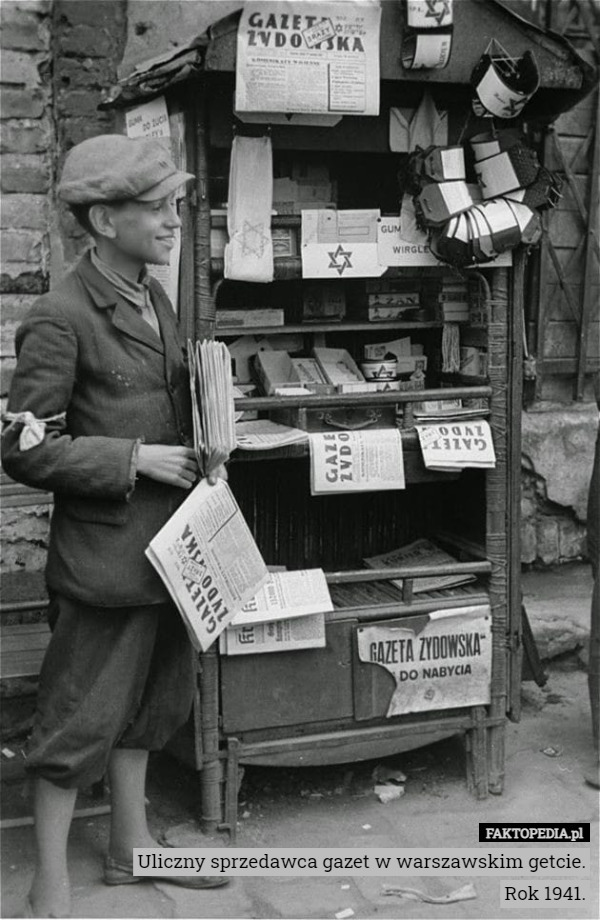 Uliczny sprzedawca gazet w warszawskim getcie.
Rok 1941. 