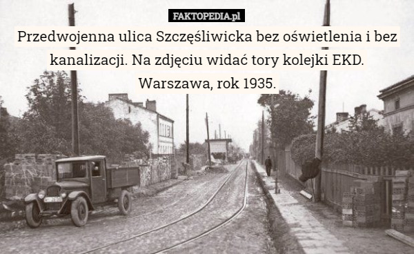 Przedwojenna ulica Szczęśliwicka bez oświetlenia i bez kanalizacji. Na zdjęciu widać tory kolejki EKD.
Warszawa, rok 1935. 
