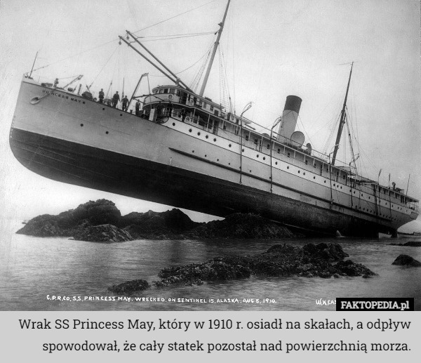 Wrak SS Princess May, który w 1910 r. osiadł na skałach, a odpływ spowodował, że cały statek pozostał nad powierzchnią morza. 